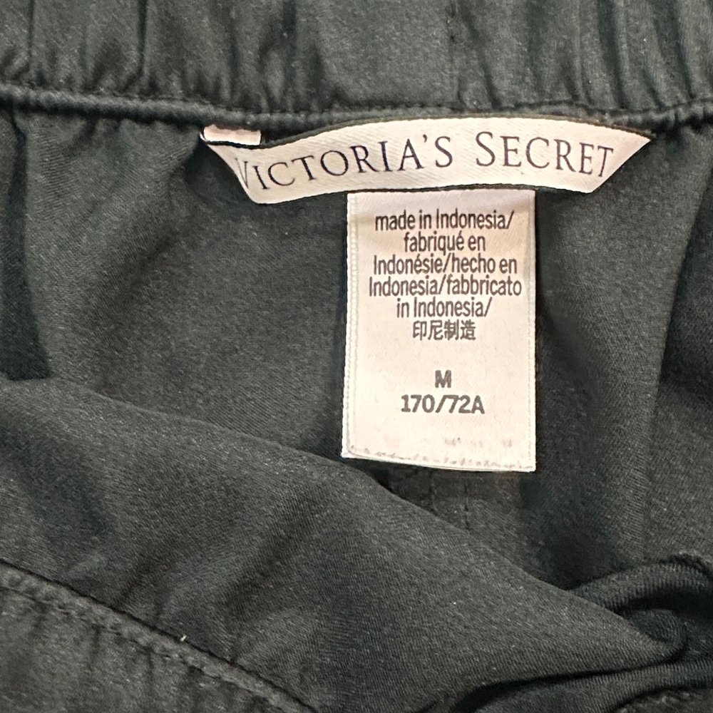 VICTORIA’S SECRET Black Satin Sleep Shorts - Picture 2 of 4